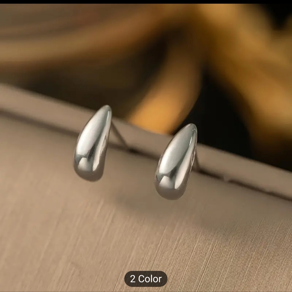 💧💧NEW💧💧 PRETTY!! Minimalist Stainless Steel Water Drop Earrings in SILVER